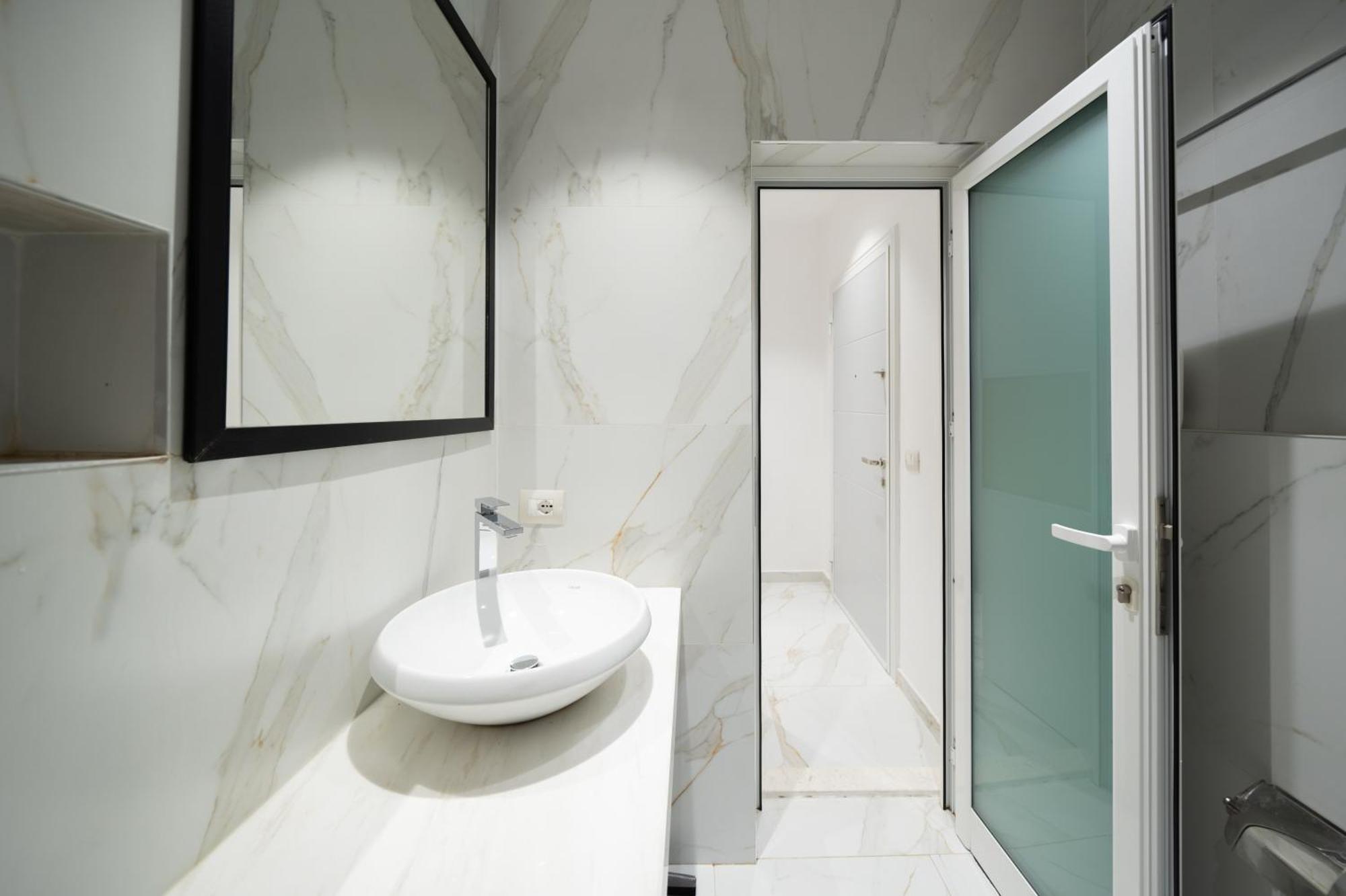 Cosy Urban Central Apartment Tiranë Ngoại thất bức ảnh