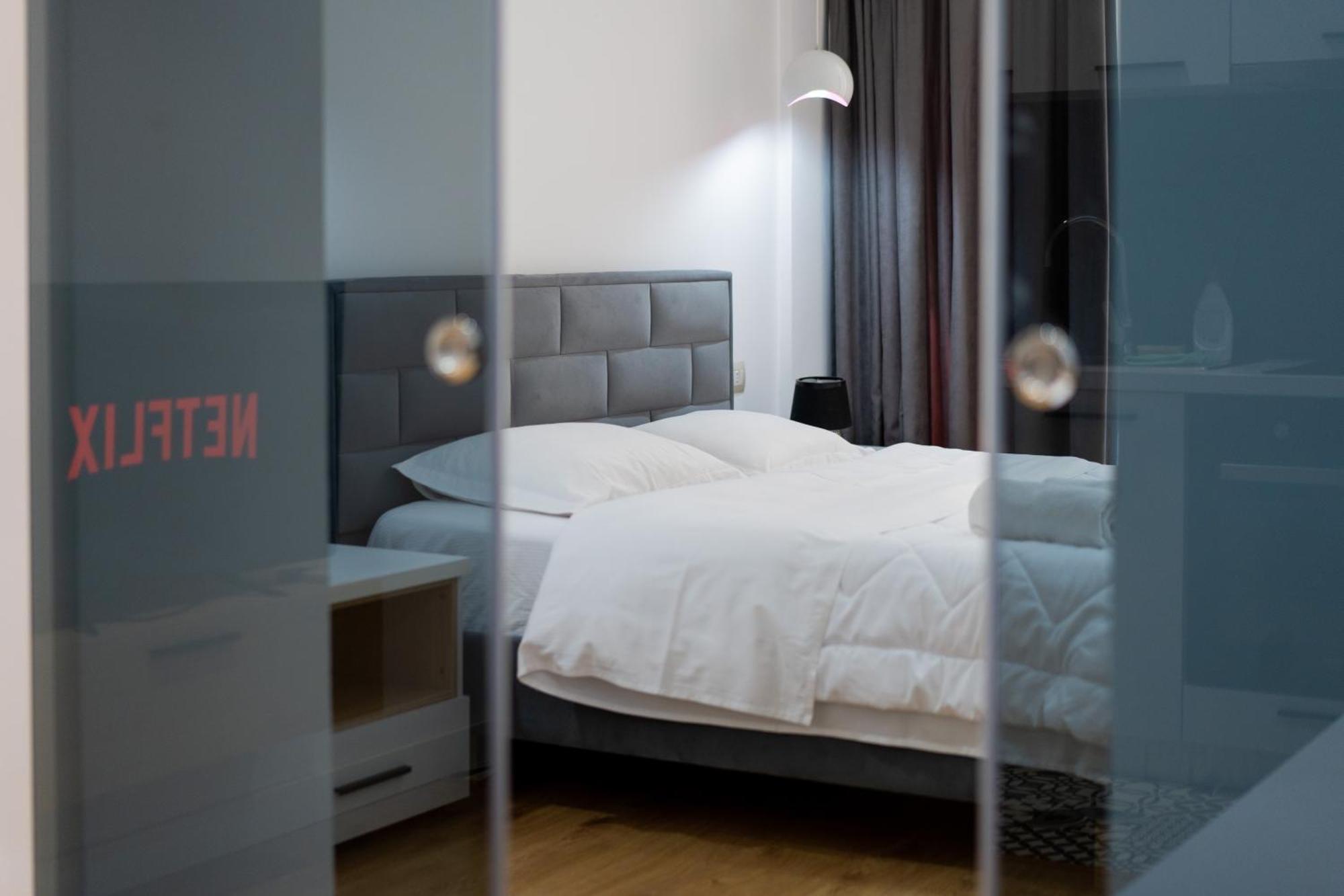 Cosy Urban Central Apartment Tiranë Ngoại thất bức ảnh